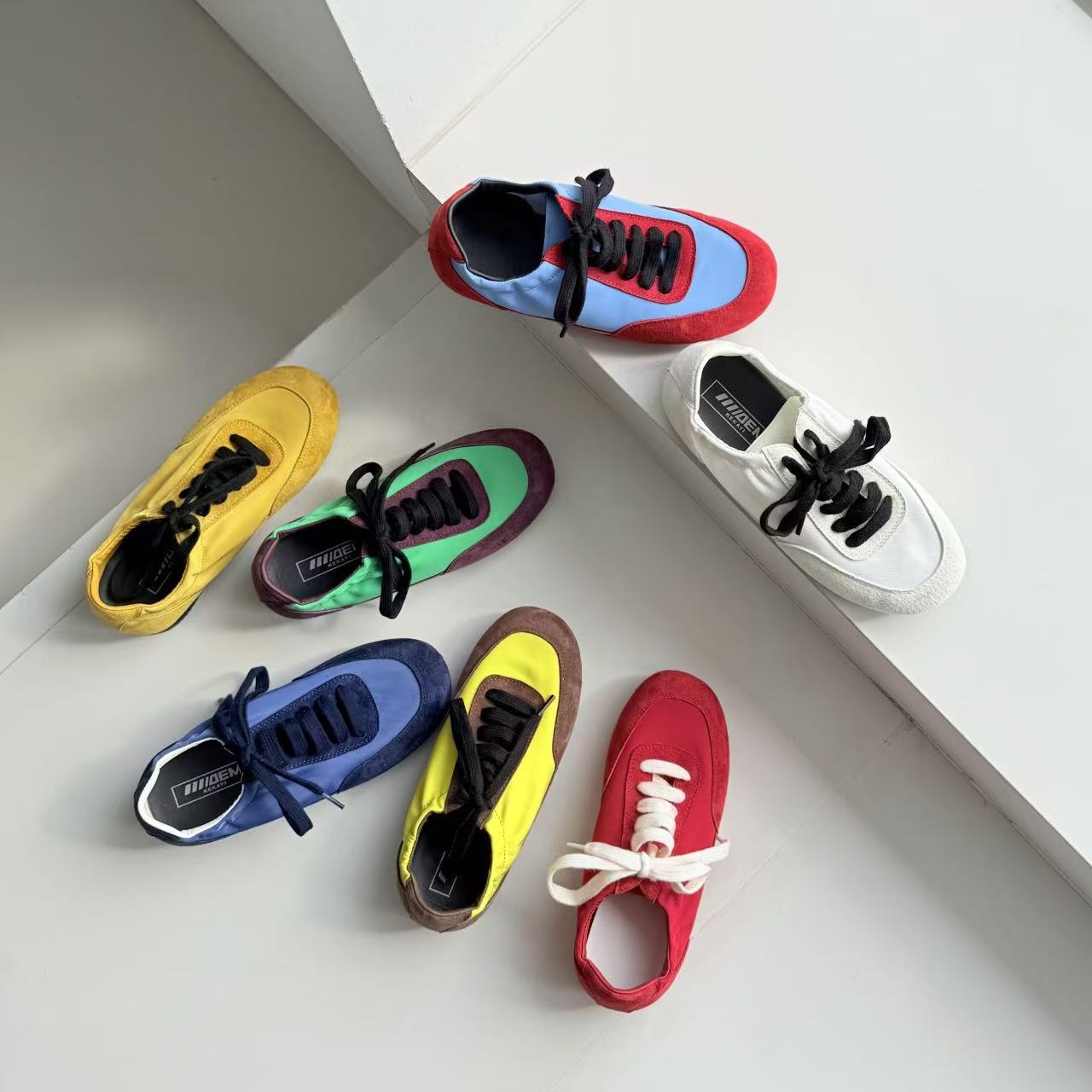 Damen Modische Sneakers im dynamischen Farbdesign mit atmungsaktiven Materialien