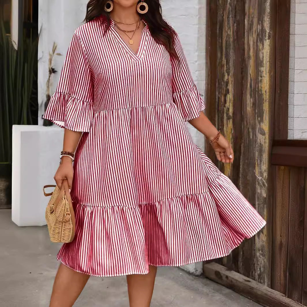 Damen gestreiftes Sommerkleid mit voluminösen Rüschensäulen und V-Ausschnitt R&B
