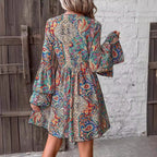 Damen Minikleid mit ausladenden Volantärmeln und paisleymuster R&B