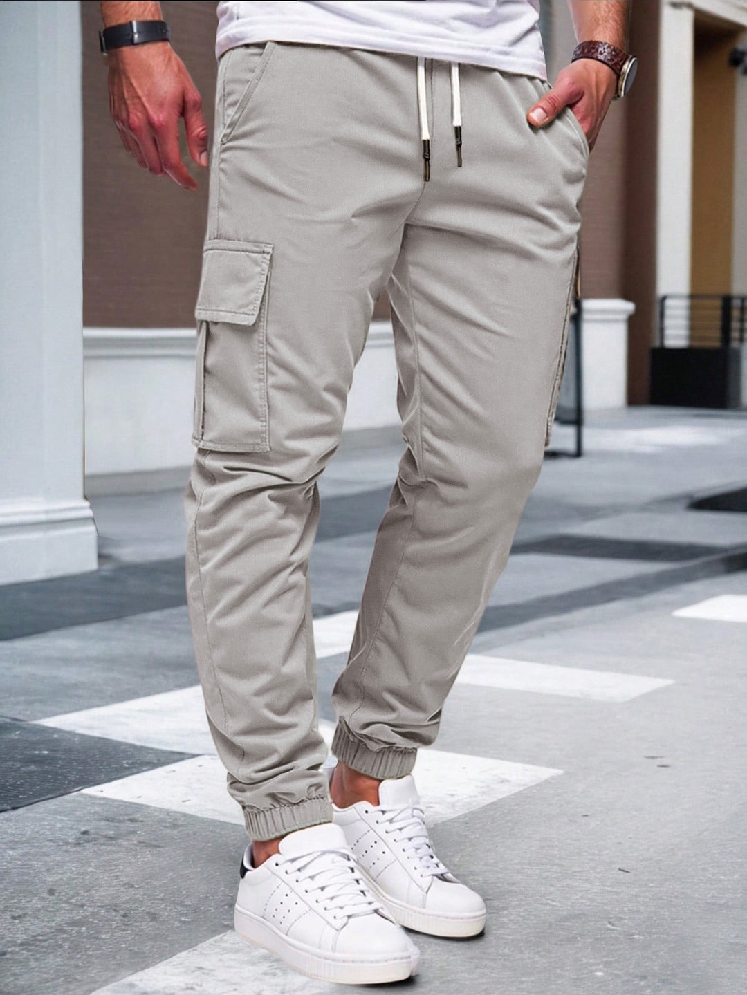 Herren nan tapered Freizeit-Cargohose mit aufgesetzten Klapptaschen, Tunnelzugbund und elastischen Beinabschlüssen R&B
