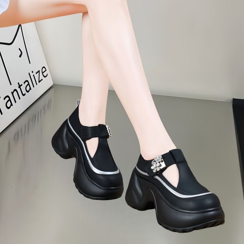 Damen modische Clogs mit auffälligem Absatz und Schmuckdetails R&B