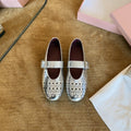 Damen Elegante und verspielte Ballerinas mit dekorativen Lochmustern und Riemchen