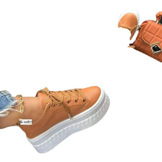 Damen Plateau-Sneaker mit schimmernder Oberfläche und auffälligen Details R&B