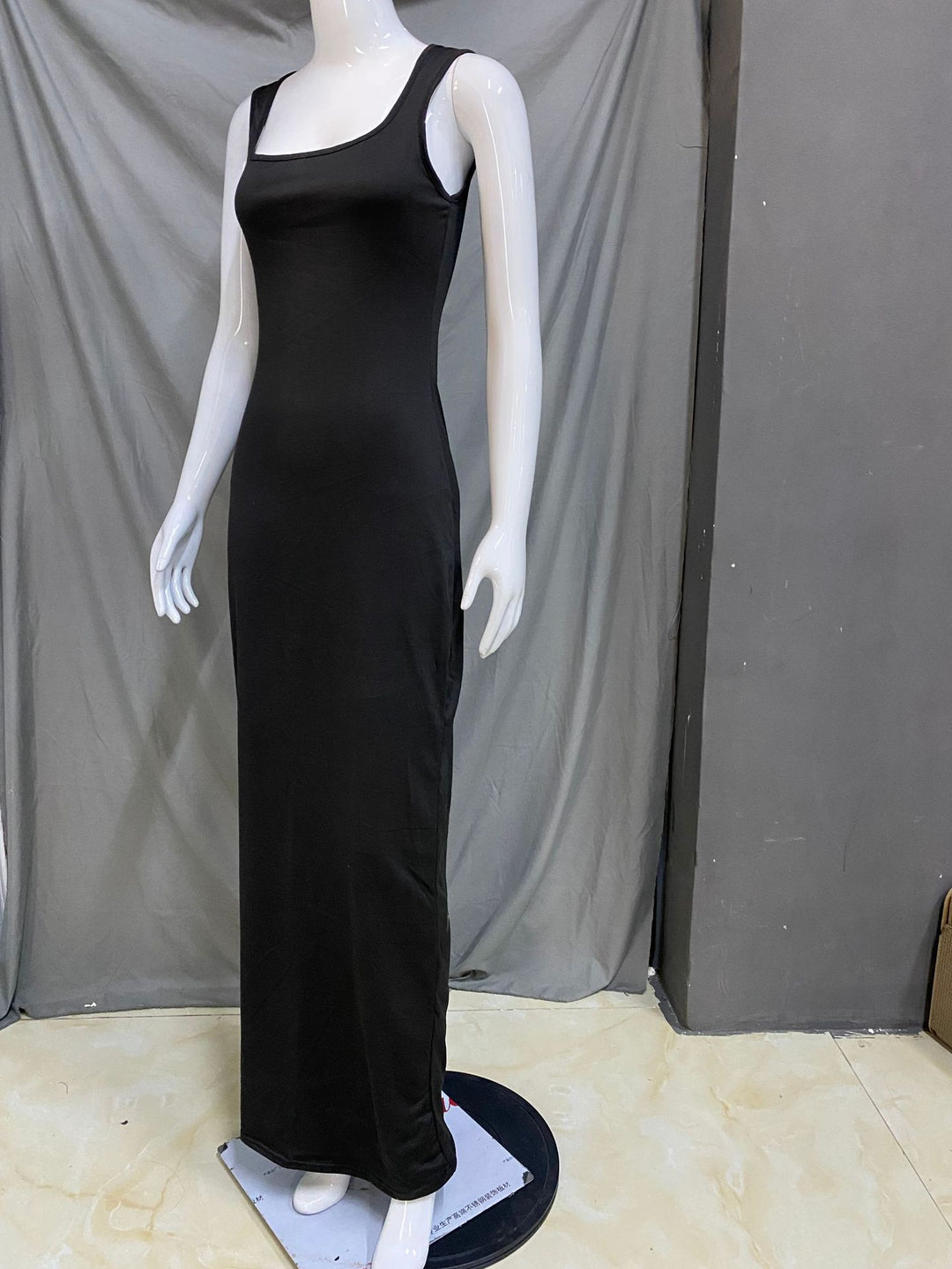 Damen Elegantes Maxikleid mit tiefem Rückenausschnitt und figurbetontem Schnitt R&B