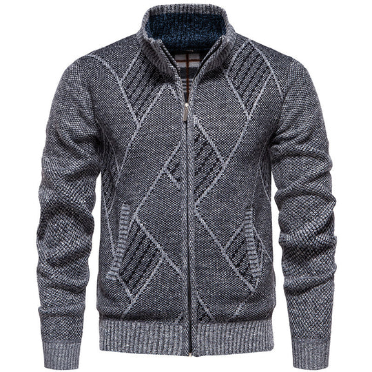 Herren Strickjacke mit modernem Zopfmuster und hohem Kragen R&B