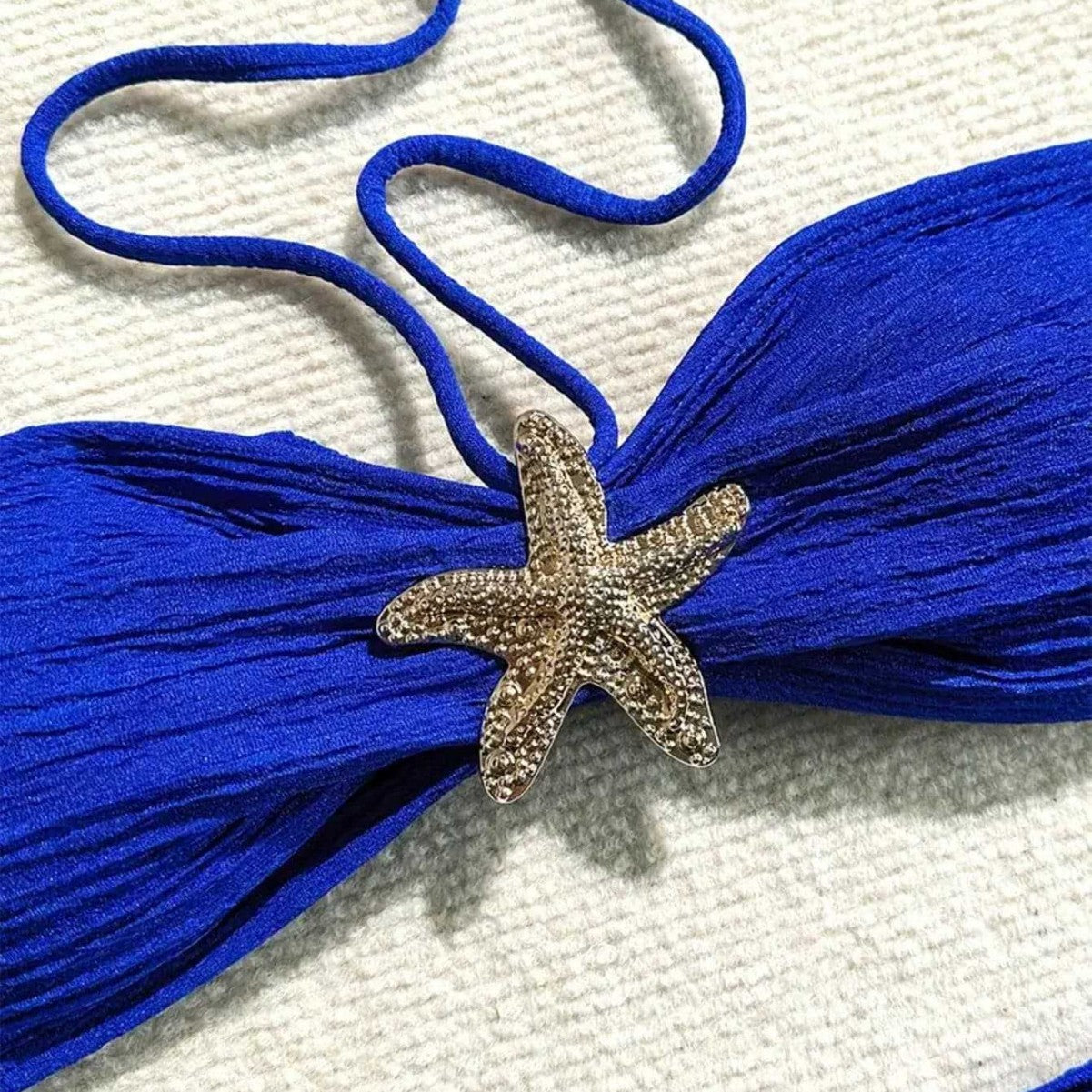 Damen Bandeau-Bikini mit ornamentalem Stern-Detail und modischem Wickelrok R&B