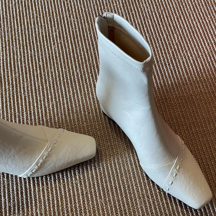 Damen Stiefeletten mit schmalem Schnitt und modischen Nähten