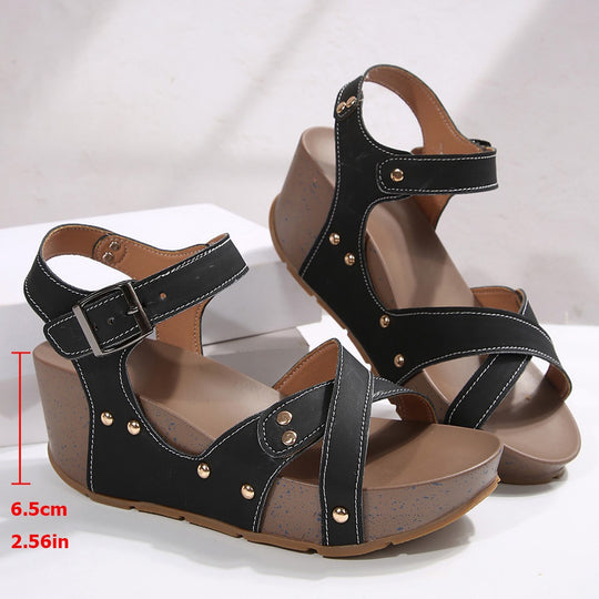 Damen Wedge-Sandalen mit verstellbaren Riemen und dekorativen Nieten R&B