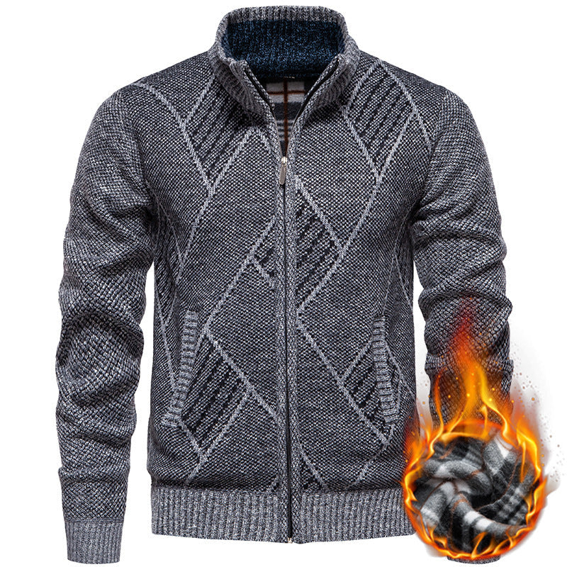 Herren Strickjacke mit modernem Zopfmuster und hohem Kragen R&B