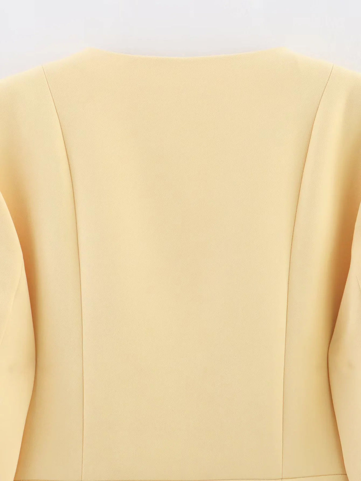Damen eleganter Blazer mit modischem Schnitt und dekorativen Knopfdetails R&B