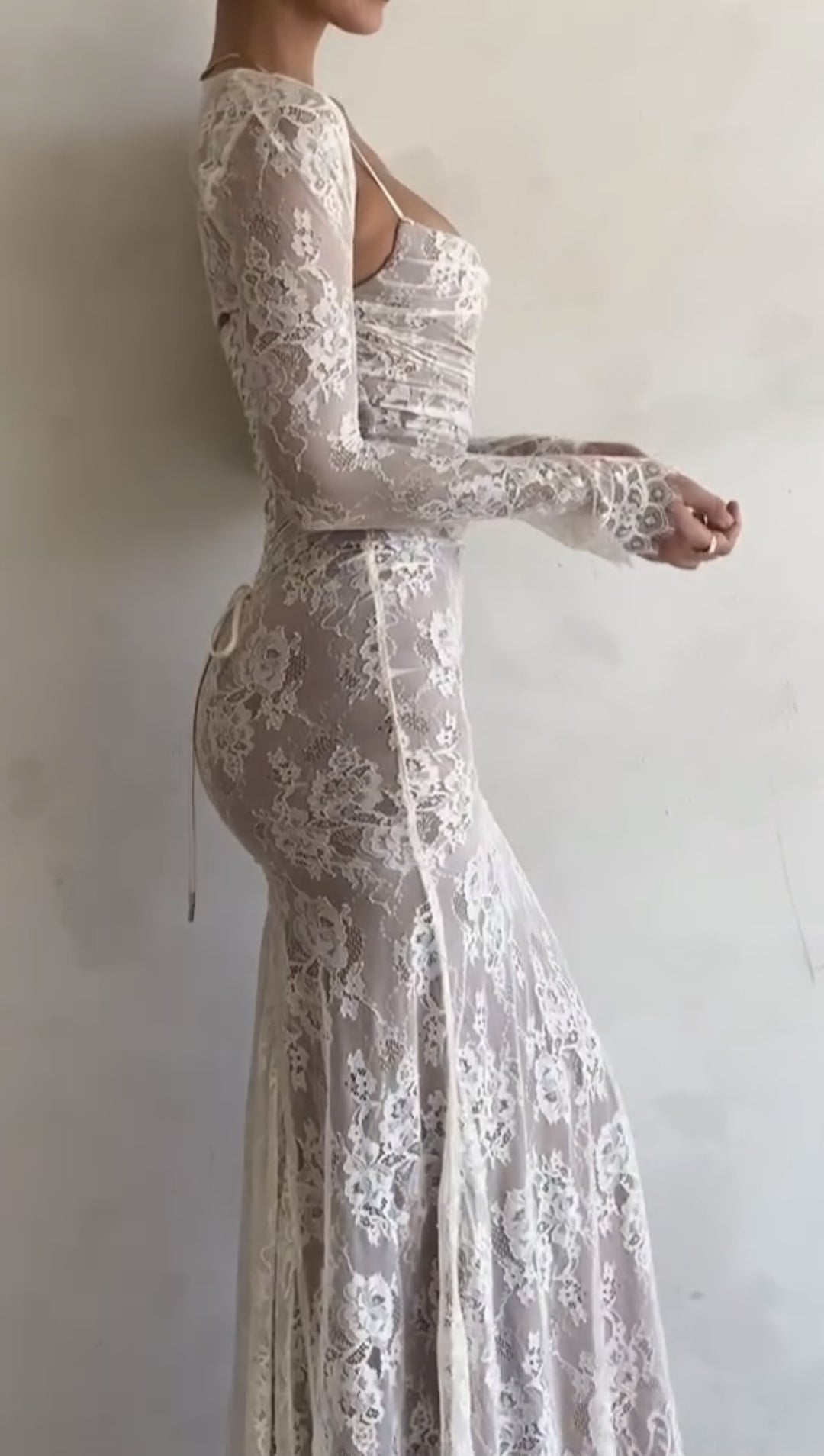 Damen Maxikleid aus zarter Spitze mit langen Ärmeln R&B