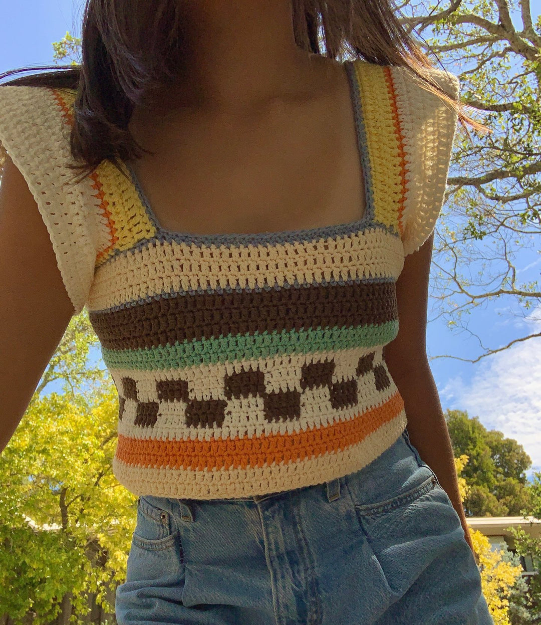 Damen gehäkeltes Crop-Top mit buntem Streifenmuster und Quadrat-Ausschnitt R&B