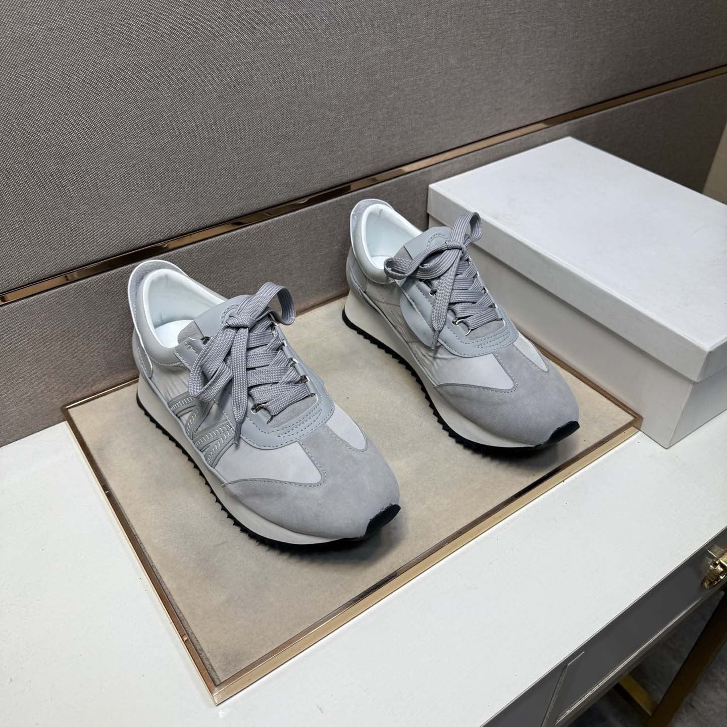 Damen Sneakers mit atmungsaktiver Oberflächenstruktur und rutschfester Sohle R&B