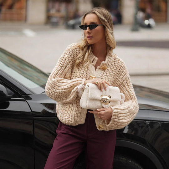 Damen strickige und warme Cardigan mit großen Taschen und goldenen Knöpfen R&B