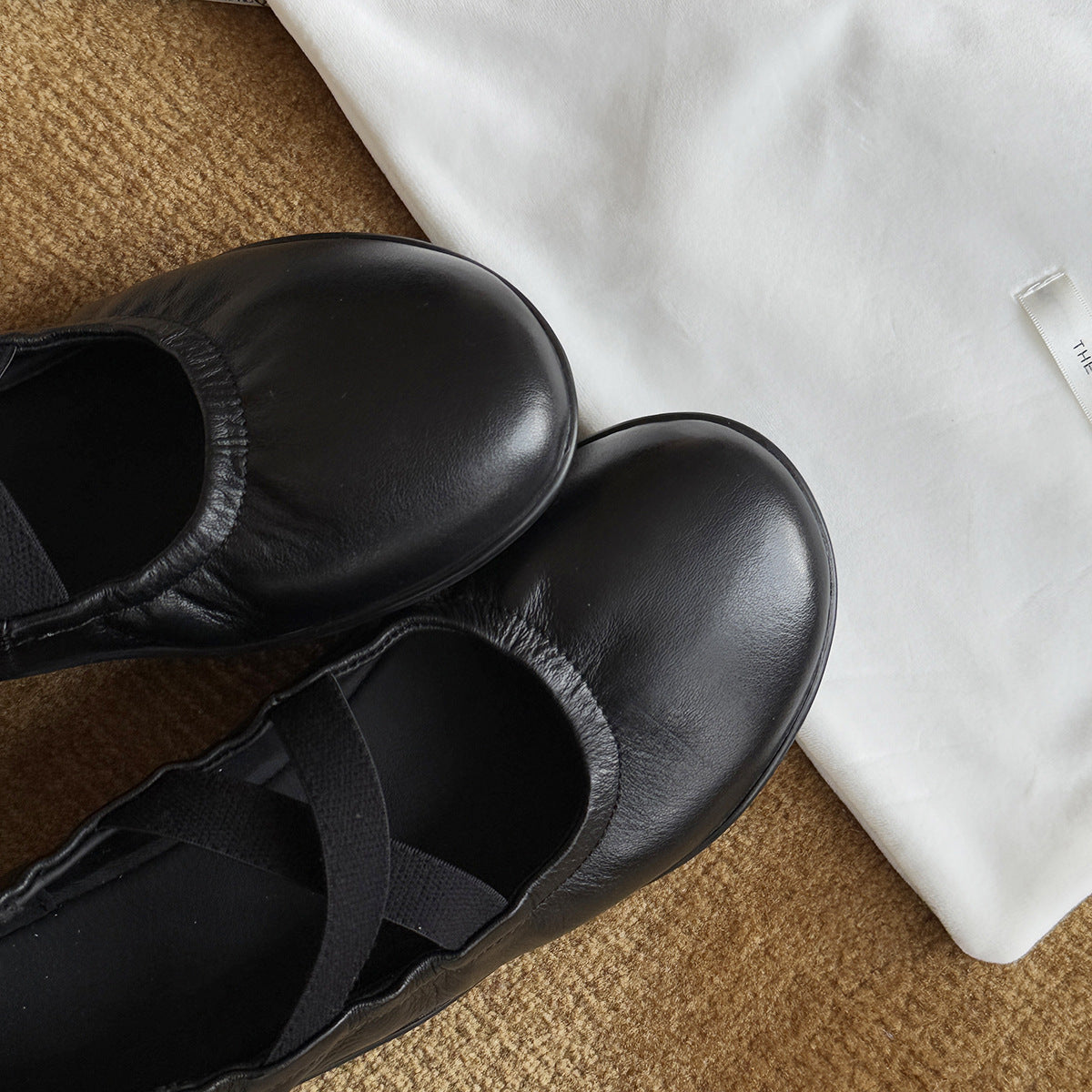 Damen Ballerinas mit elastischem Kreuzband und weicher Lederoberfläche R&B