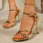 Damen Hochhackige Sandalen mit glänzenden Riemen und filigraner Schnalle R&B