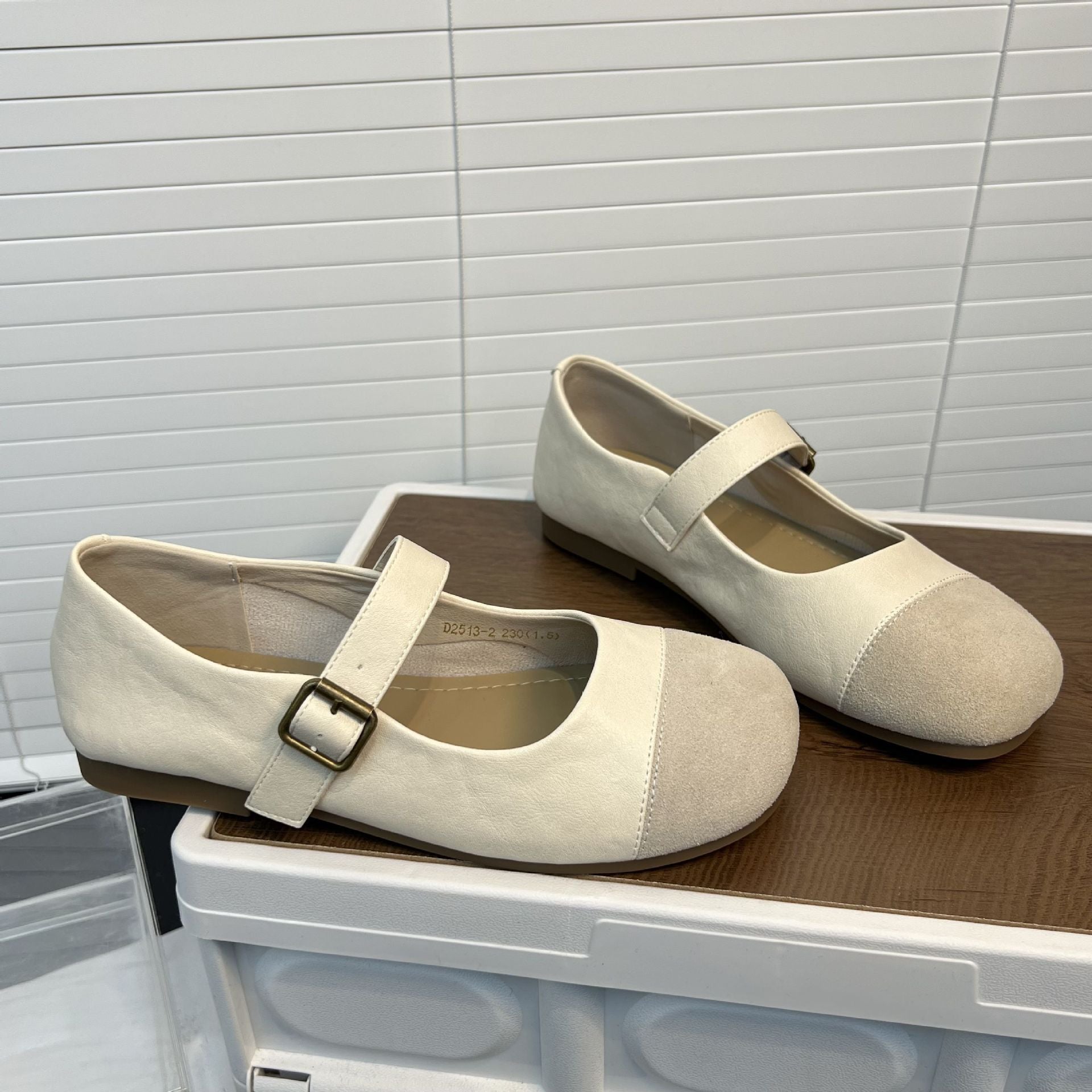 Damen klassische Ballerinas mit verstellbarem Riemen und bequemer Innensohle R&B