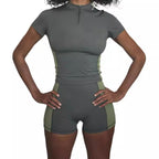 Damen Sportliches Set mit kurzem Oberteil und enganliegenden Shorts R&B