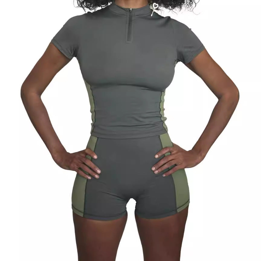 Damen Sportliches Set mit kurzem Oberteil und enganliegenden Shorts R&B