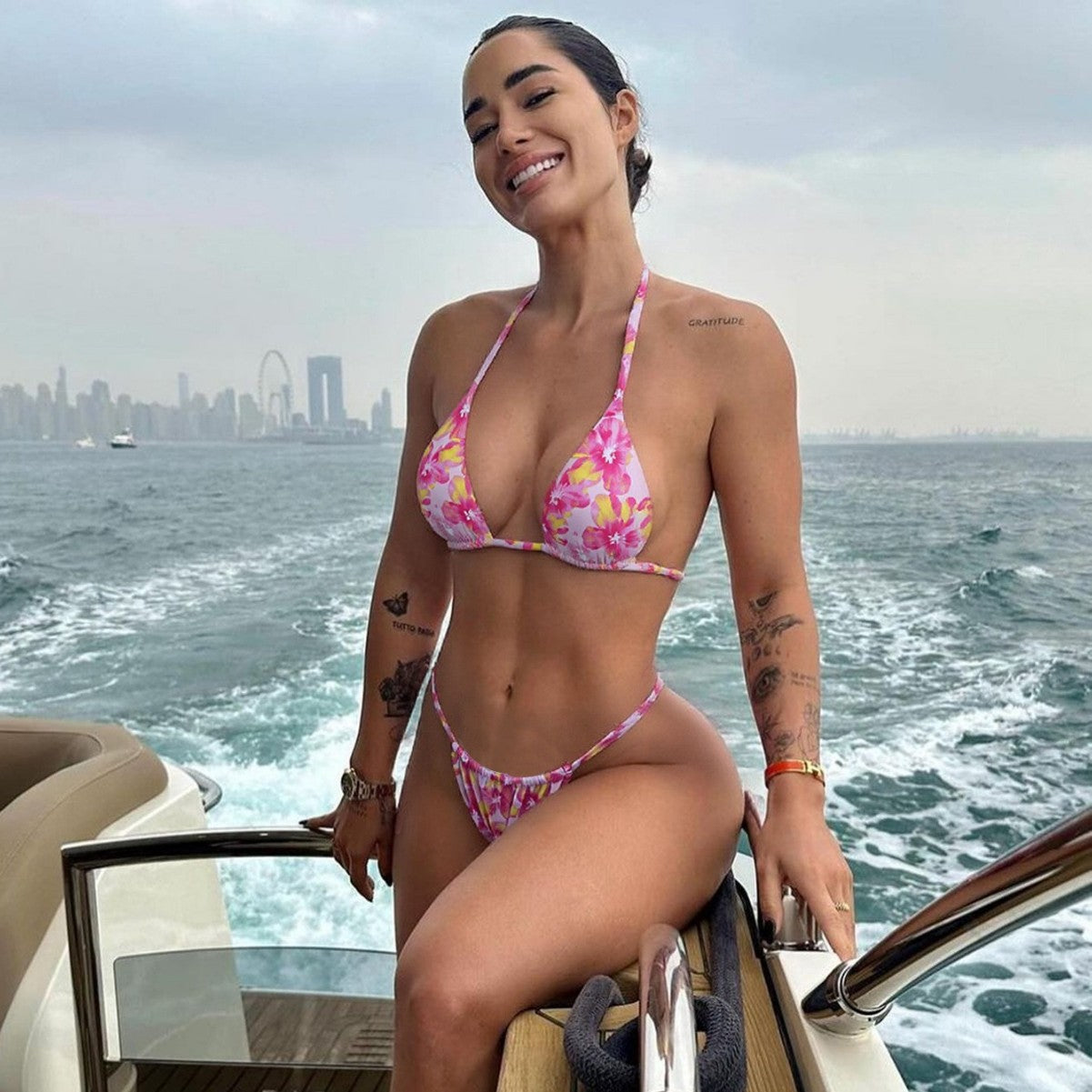 Damen Bikini mit zarten floralen Mustern R&B