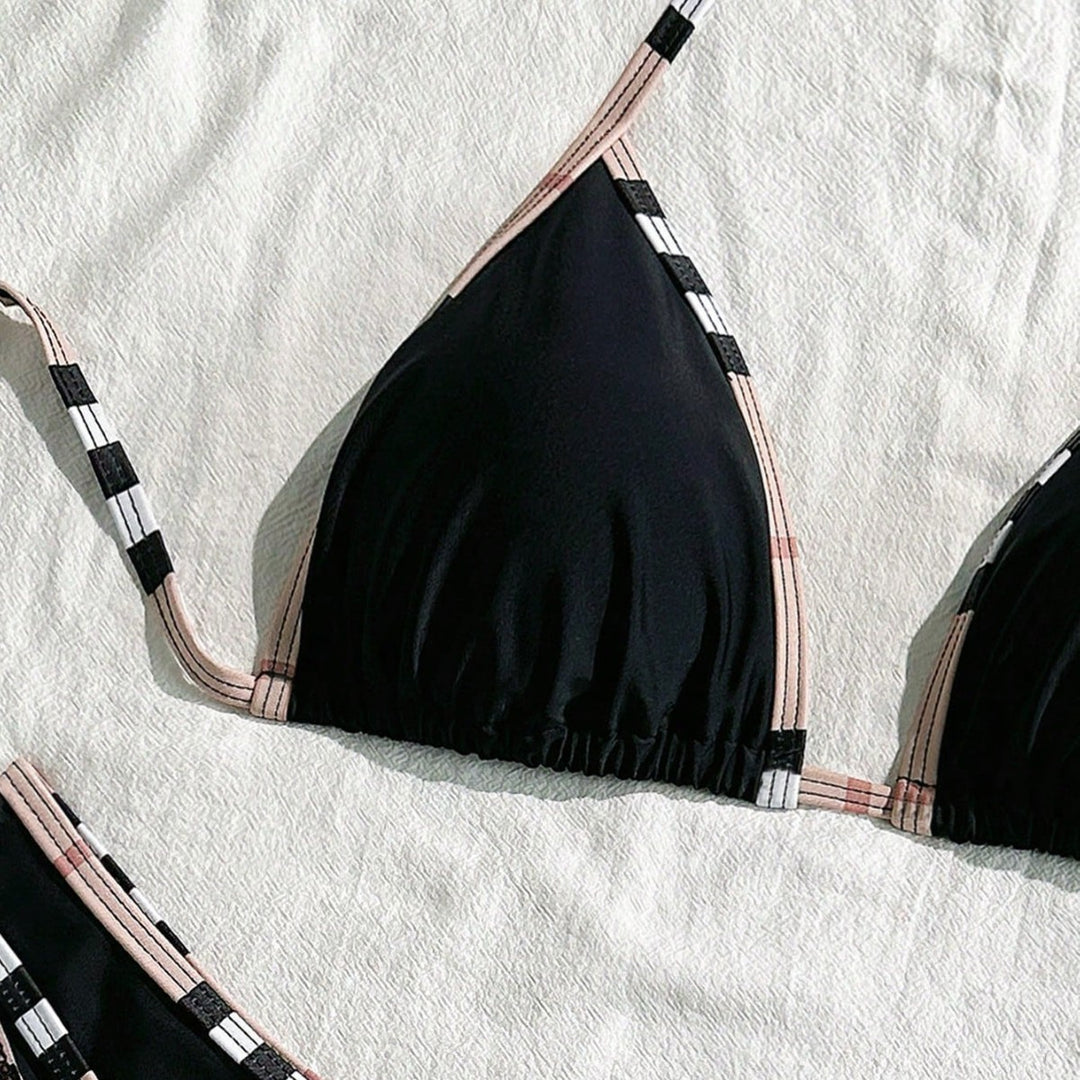 Damen Triangel-Bikini mit verstellbaren Trägern und eleganten Rüschendetails R&B