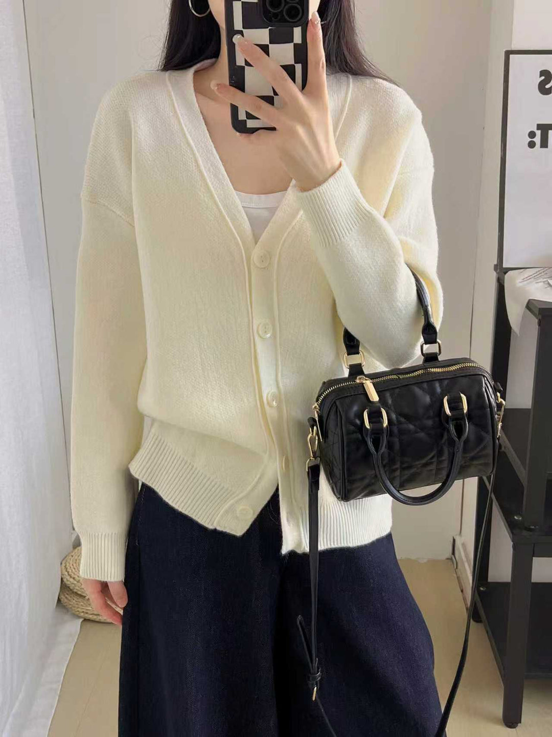 Damen Grob gestrickter Cardigan mit tiefem V-Ausschnitt und großen Knopfdetails R&B