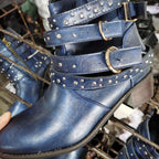 Damen nan knöchelhohe Biker-Stiefelette mit mehreren Nietenriemen, dekorativen Ketten und verstellbaren Schnallen R&B