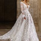 Damen Elegantes Hochzeitskleid mit floralen Spitzenapplikationen und tiefem V-Ausschnitt R&B