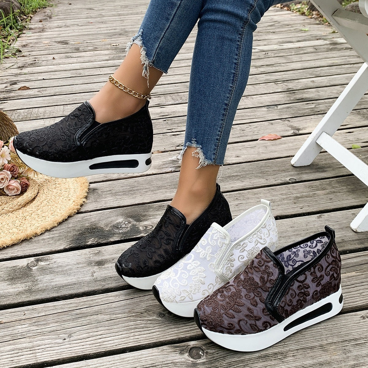 Damen Slip-On Sneakers mit romantischem Spitzen-Obermaterial