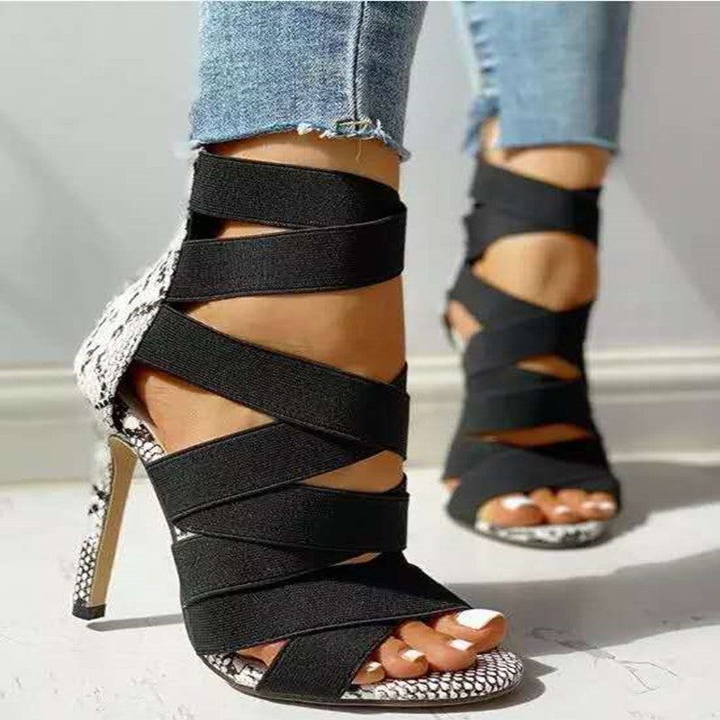 Damen Elegante High Heel Sandalen mit geflochtenen Riemen und strukturiertem Absatz R&B