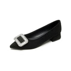 Damen spitze Pumps mit funkelndem Schnallenakzent