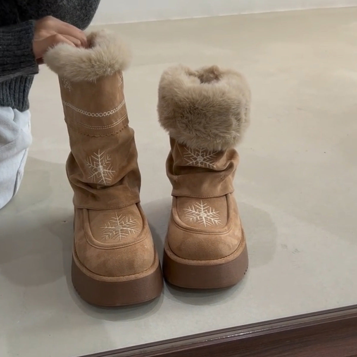 Damen Winterstiefel mit flauschigem Kragen und stilvollen Schneeflocken-Motiven R&B