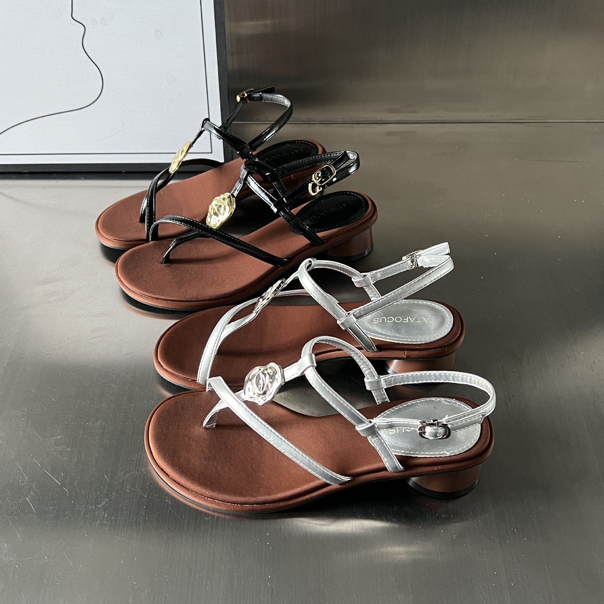 Damen Elegante Sandalen mit kostbaren Verzierungen und komfortablem Absatz R&B
