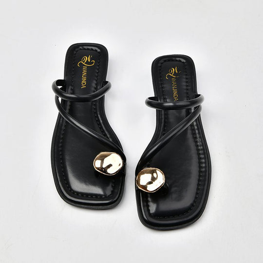 Damen modische Sandaletten mit elegantem Riemendesign und auffälligem Schmuckdetail R&B