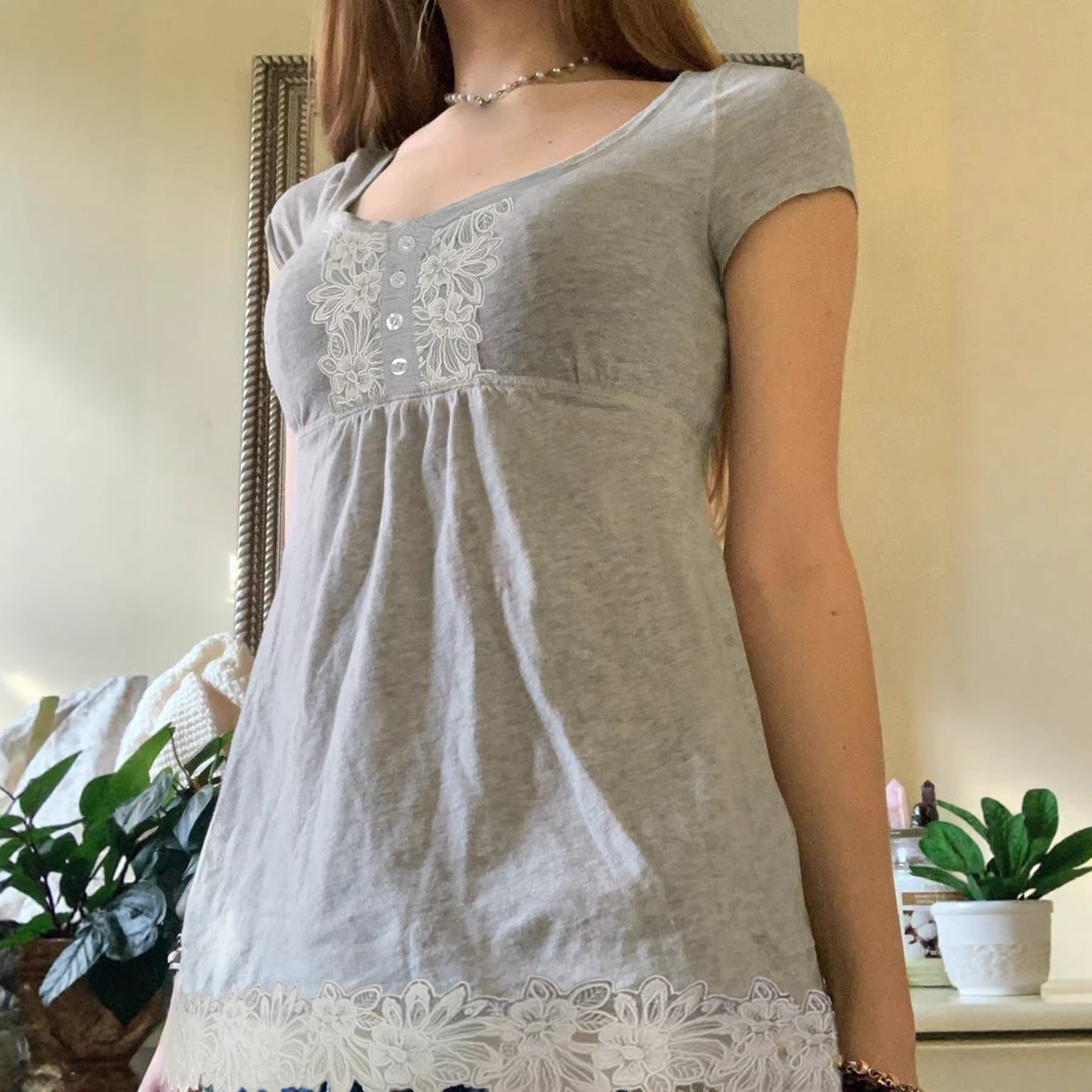 Damen Bequemes Oberteil mit verspieltem V-Ausschnitt und feinen Knopfdetails R&B