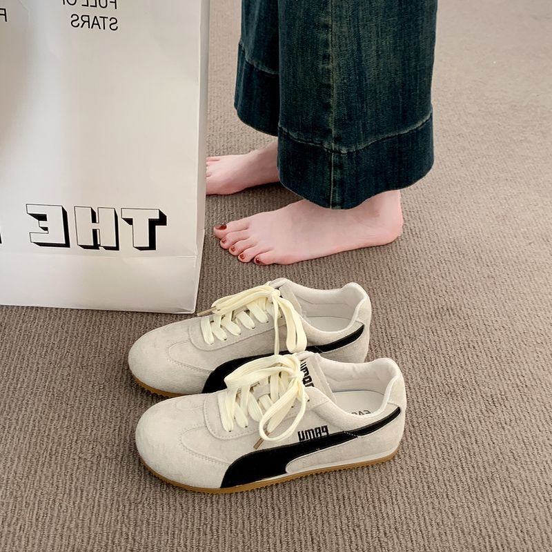 Damen Sneakers im klassischen Retro-Stil mit besonderer Sohle