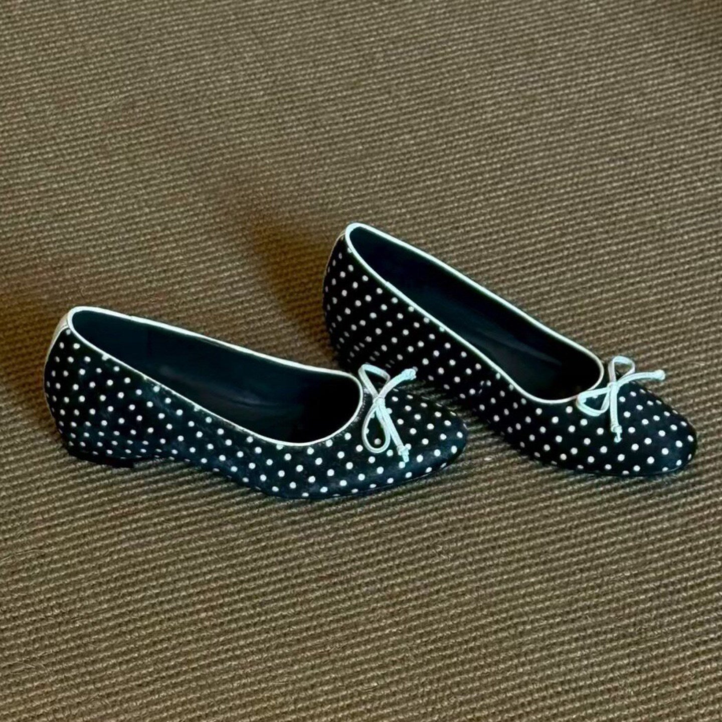 Damen Ballerinas mit klassischem Punktedesign und flexiblem Komfortfußbett R&B