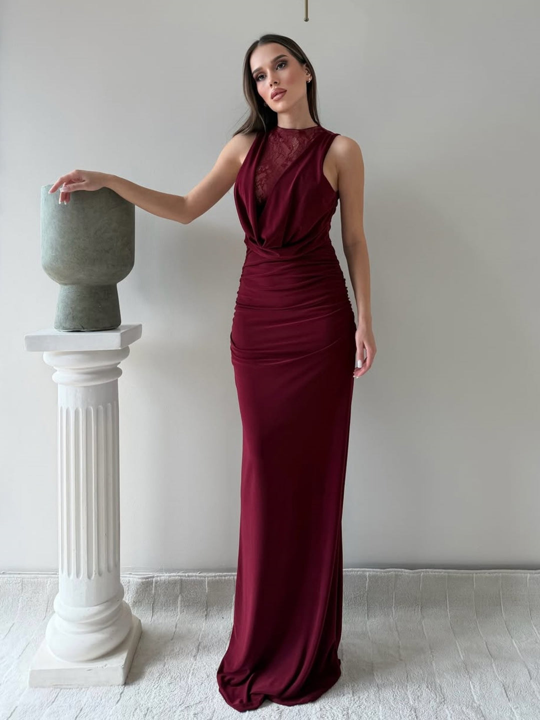 Damen Elegantes Maxikleid mit elegantem Neckholder-Design und raffinierter Spitzenlage R&B
