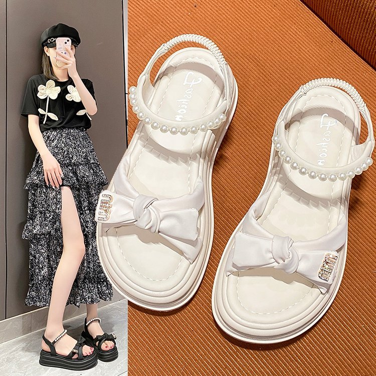 Damen modische Plateausandalen mit Schleifen-Detail und Perlenakzent