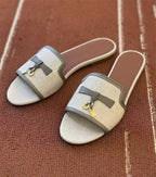 Damen elegante Mules mit modischem Schleifenakzent und hochwertiger Oberflächenstruktur