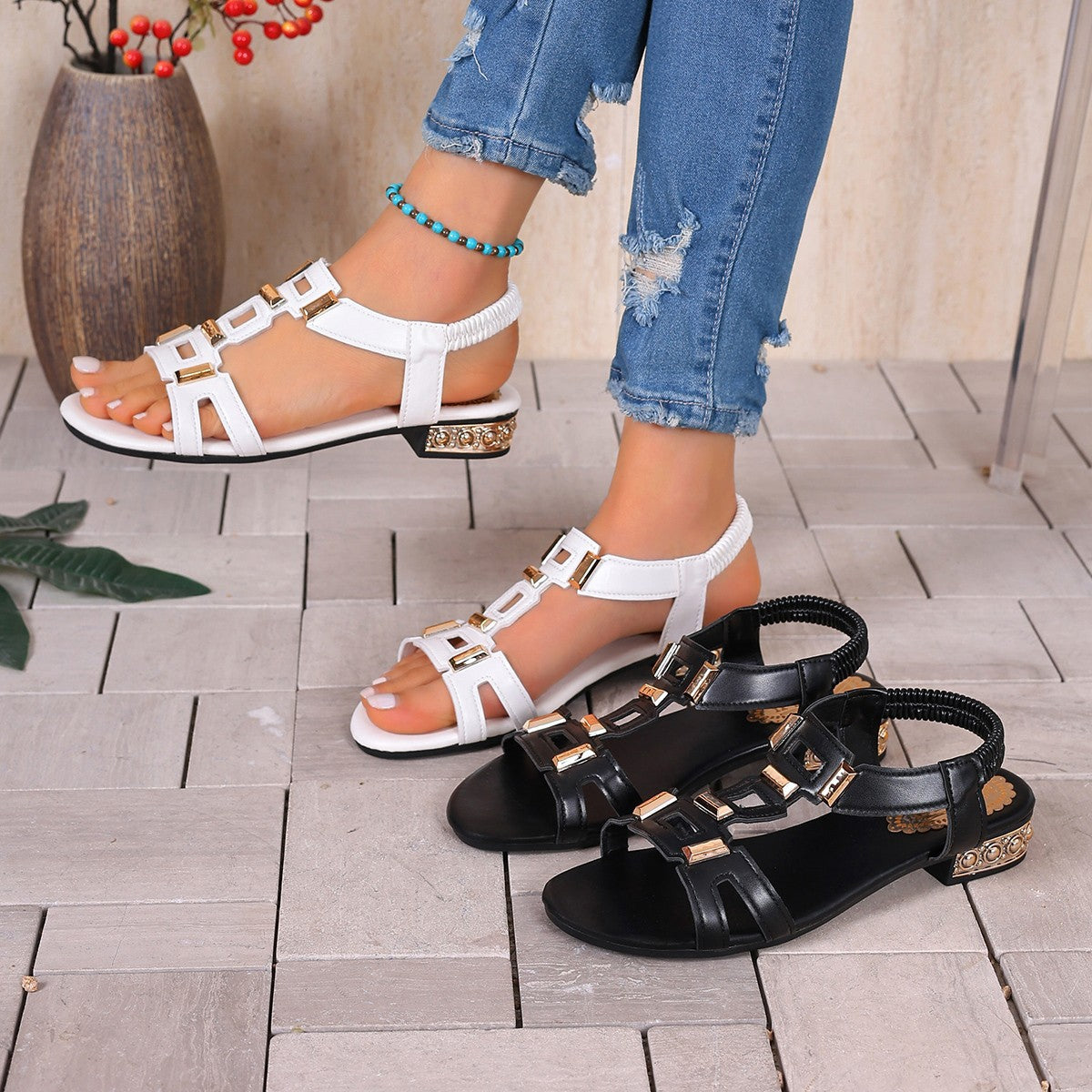 Damen Riemensandaletten mit elegantem Blockabsatz und modischem Zierelement R&B