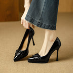 Damen Hochglanz Pumps mit dekorativem Schleifenakzent