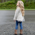 Damen Modische Strickjacke mit hohem Kragen und Knopfdetails R&B