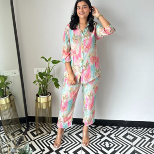 Damen luxuriöses Pyjama-Set mit floralem Design und knöpfbarem Oberteil R&B