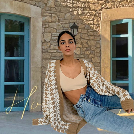 Damen modische Strickjacke mit V-Ausschnitt und Knopfdetails R&B