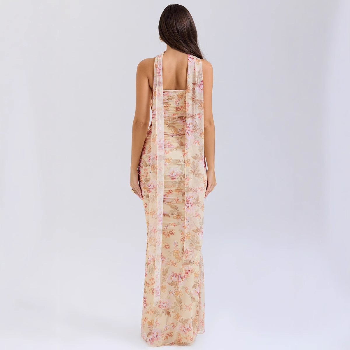 Damen Elegantes Couture-Maxikleid mit schulterfreiem Design und raffinierten Drapierungen R&B
