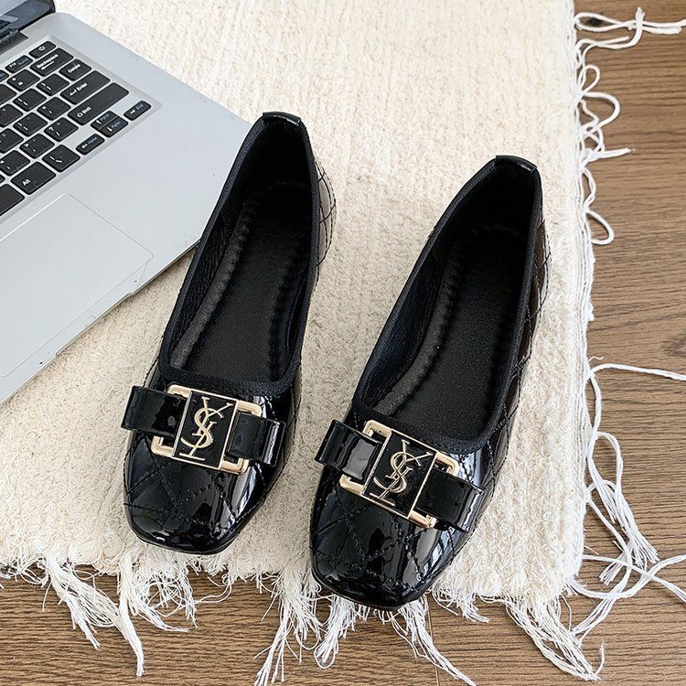 Damen elegante Ballerinas mit glattem Lackfinish und auffälligem Logo R&B