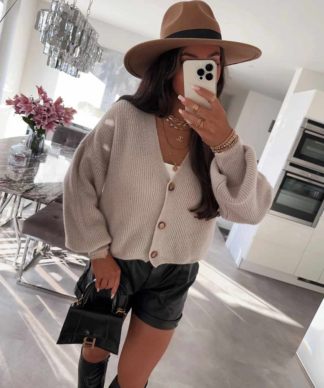 Damen Strickjacke mit voluminösen Ärmeln und hochwertigen Holzknöpfen R&B