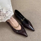 Damen elegante spitze Ballerinas mit dekorativem Kettenriemen