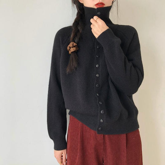 Damen Strickjacke mit modernem Rollkragen und Knopfdetails R&B